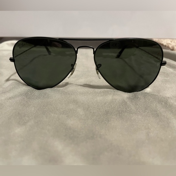 Ray-Ban Classic Polarized Aviator - Picture 4 of 6